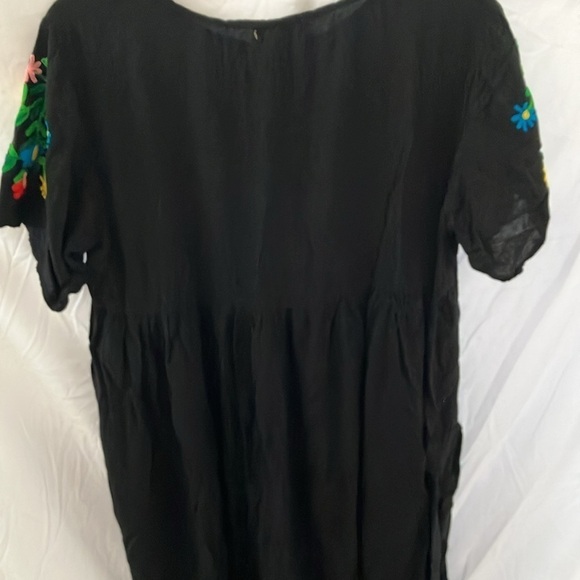 Chances R- Embroidered Black Flowy, Midi Dress- vacation/beach- size L - Picture 6 of 6